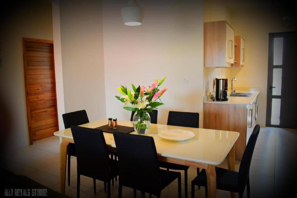 Modern And Cosy Condo: Westwood Apartments Flic-en-Flacq المظهر الخارجي الصورة